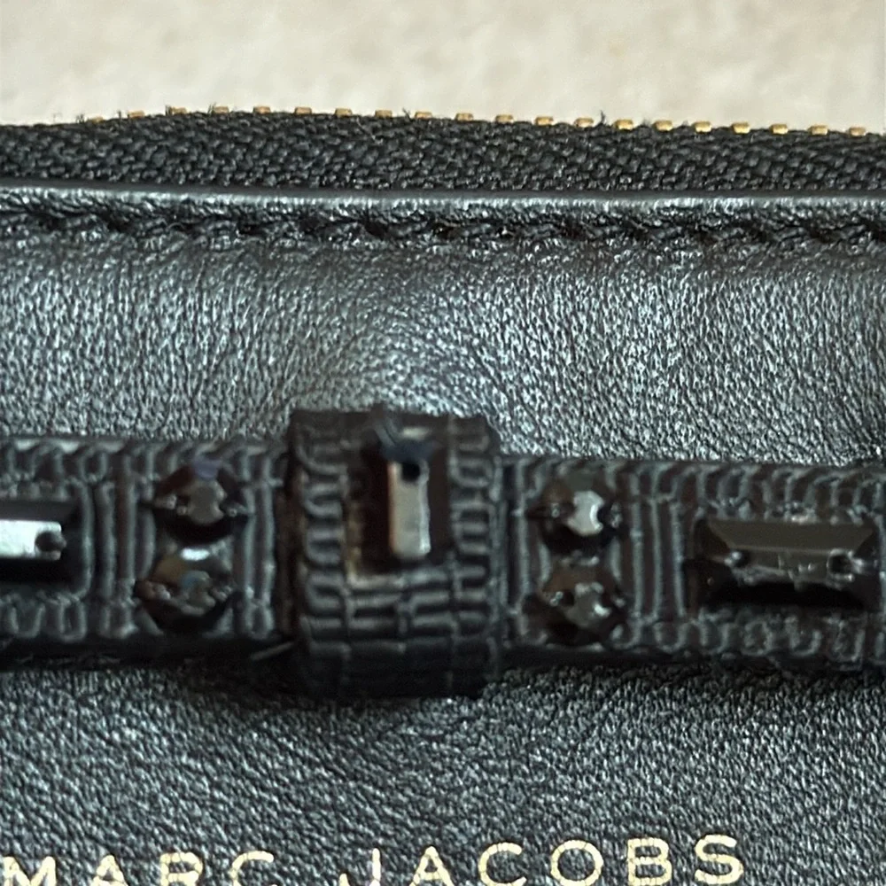 🖤MARC JACOBS🖤Black Leather Bow Embellished Zip Around Card Case/EUC